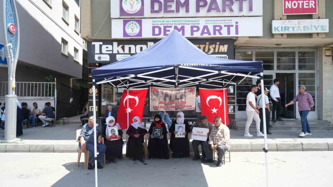 Muş’ta Evlat Nöbeti: Ailelerin Çocuklarına Kavuşma Çağrısı Sürüyor