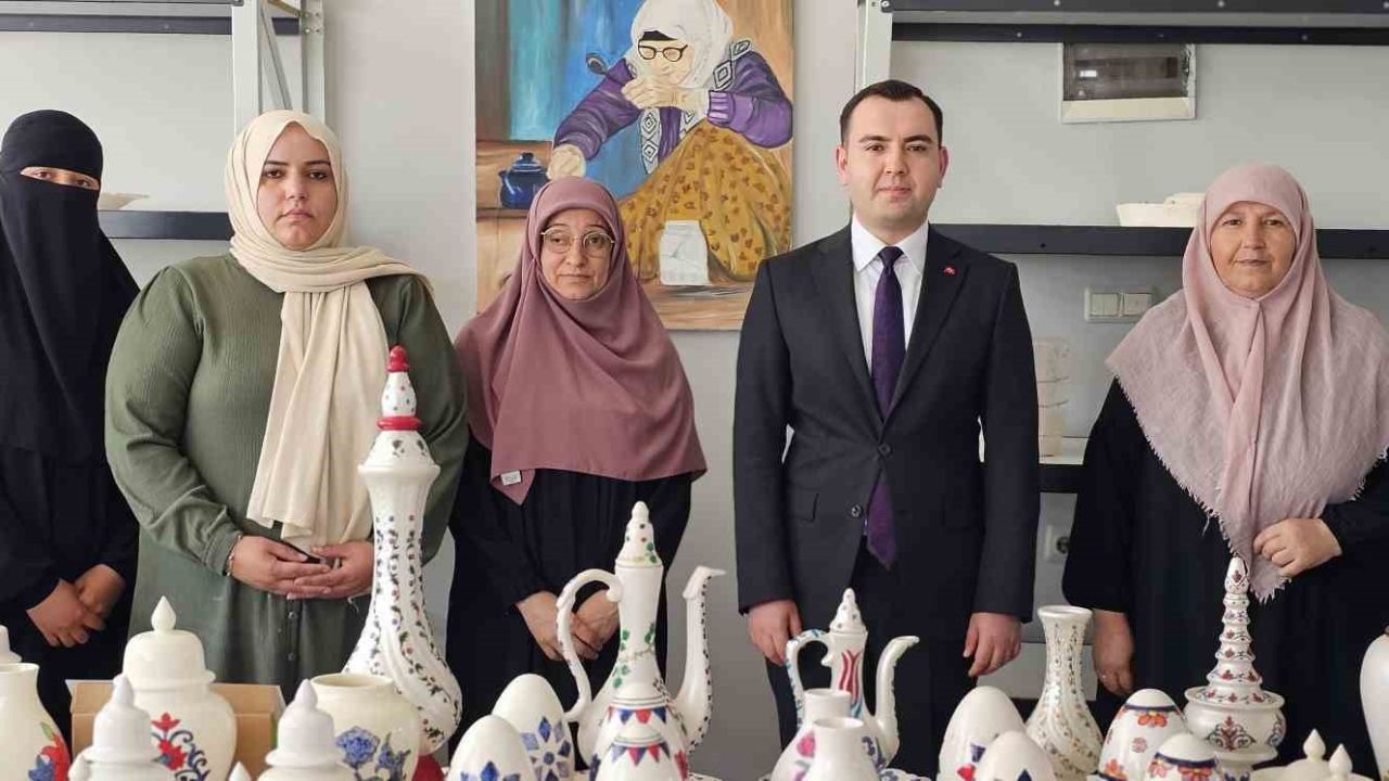 Muş’un Hasköy ilçesinde kadın kooperatifi çini ve seramik üretimiyle ekonomiye can veriyor