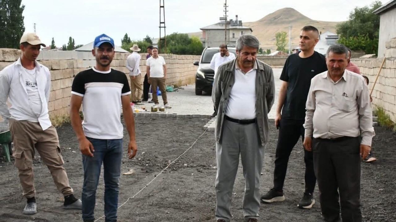 Patnos’ta yollar yenileniyor: Başkan Taşkın yerinde denetledi