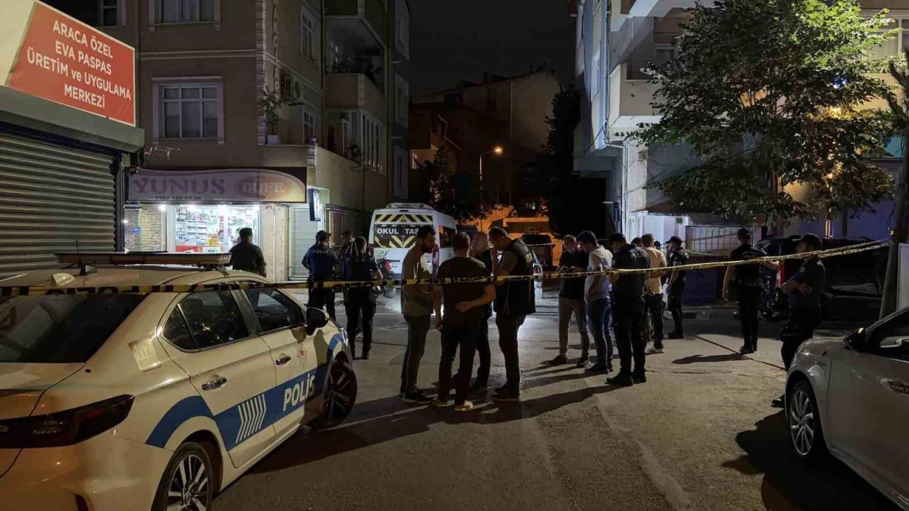 Sokak ortasında silahlı kavga: 1’i yoldan geçen vatandaş olmak üzere 3 kişi yaralandı