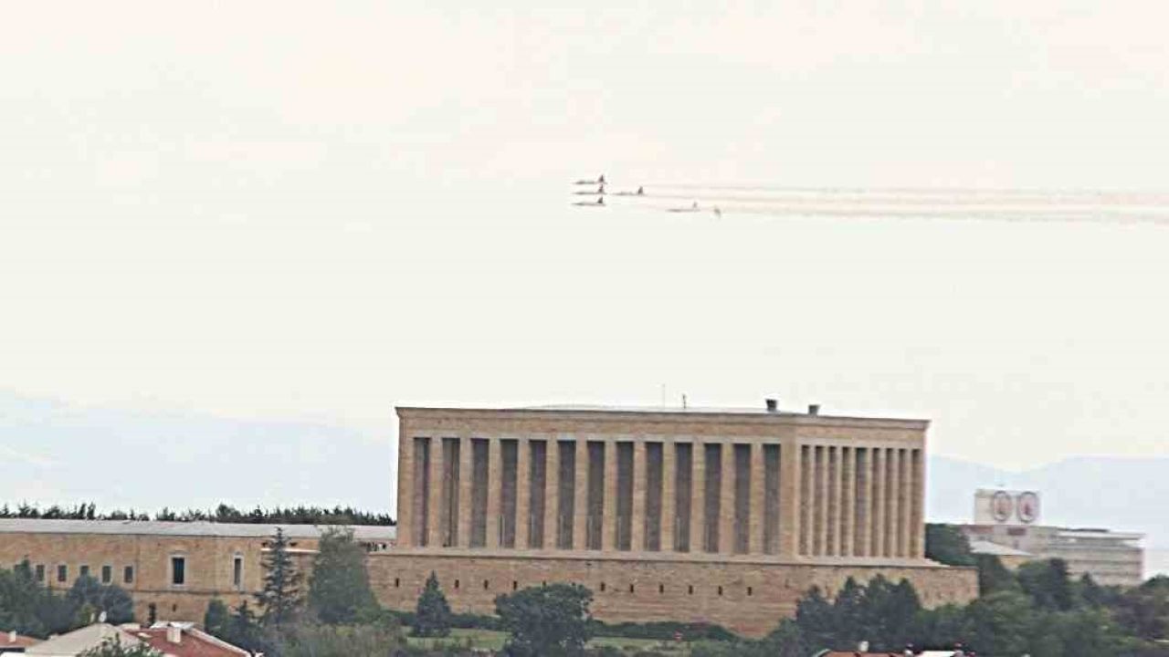 Türk Yıldızları'ndan Ankara semalarında zirve provası