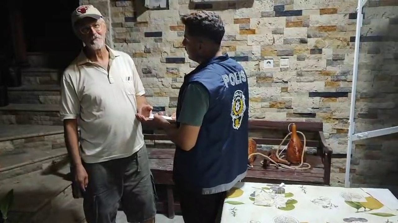 Umudunu Kesmişti, Polisler Harekete Geçti: Sosyal Medyada Görülen Kayıp Para Sahibine Teslim Edildi