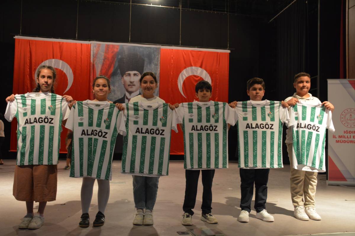 Iğdır’ın Başarı Töreni’nde 750 Öğrenci Ödüllendirildi