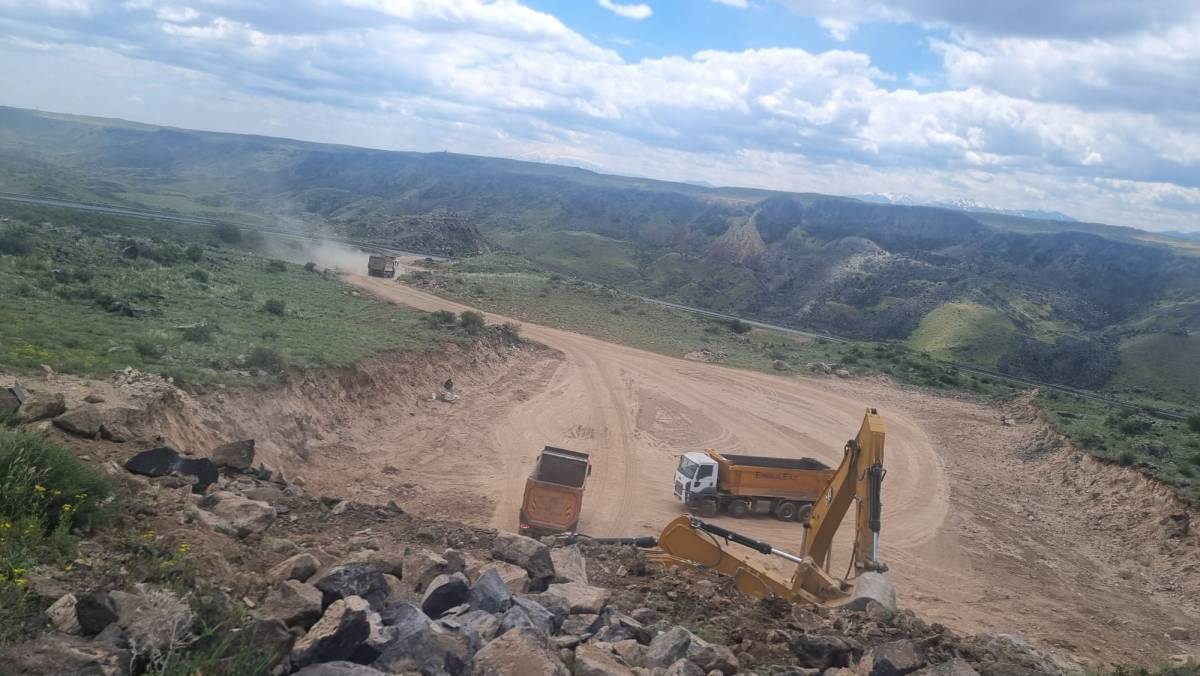 Iğdır-Kars Ulaşımında Dev Dönüşüm: Yol Genişletme, Çift Şerit ve Tünel-Viyadük Projelerinde Çalışmalar Hız Kesmeden Sürüyor