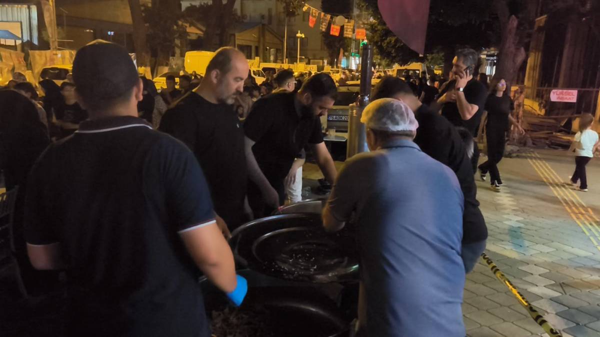 Iğdır’da Aşura Matemi: Belediye Meydanında Bin Kişilik İhsan Yemeği Dağıtıldı