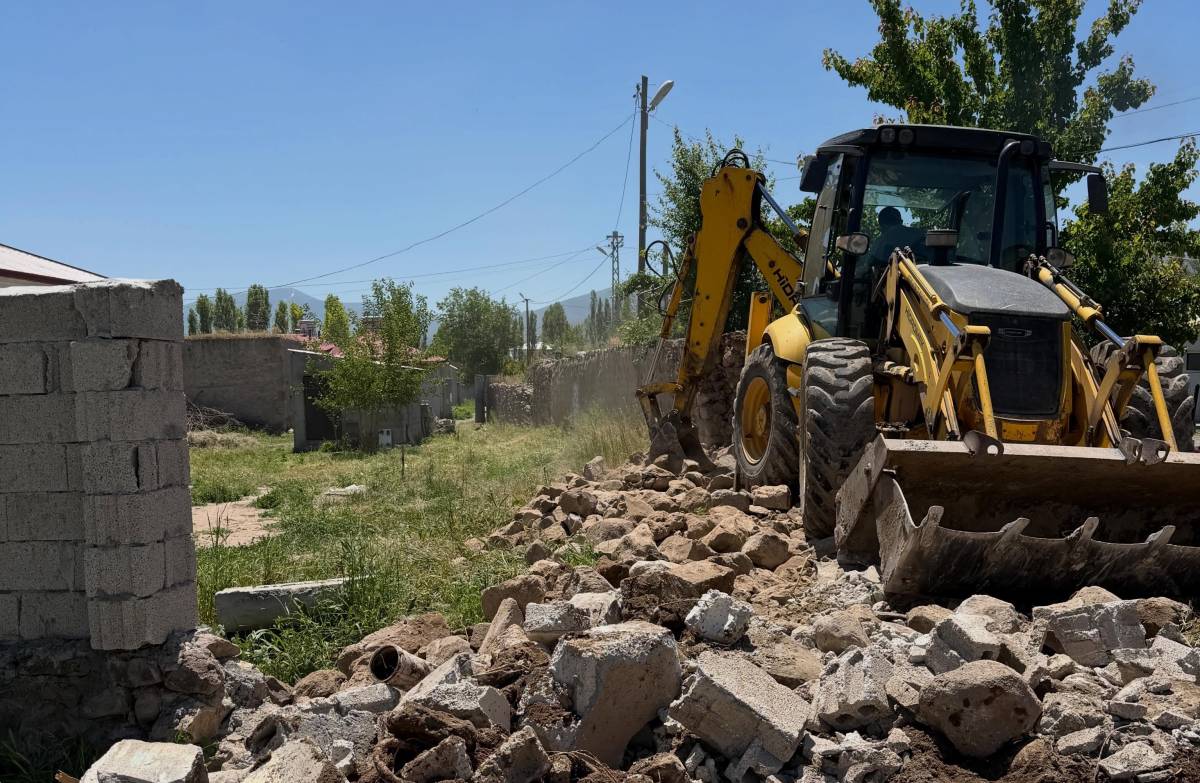 Hoşhaber’de Kapalı Yol Açılıyor! Parlak Sokak Ulaşıma Kavuşuyor