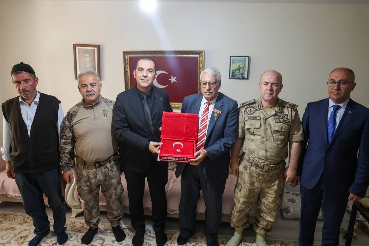 Iğdır'da Şehit Babalarına Anlamlı Ziyaret: Babalar Günü’nde Duygulandıran Buluşma
