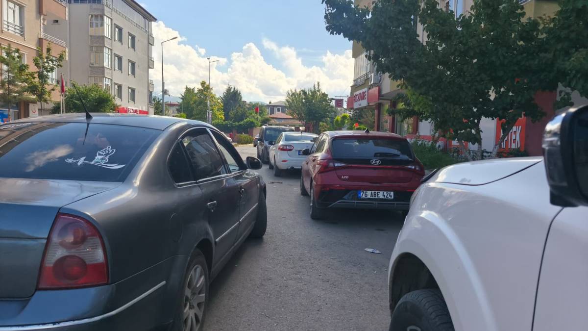 Iğdır'da Araç Sayısı Rekora Koşuyor: Sokaklar Otoparka Döndü!