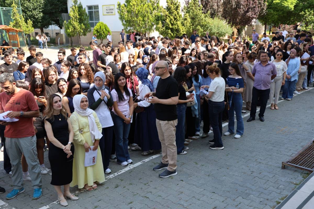 Iğdır Haydar Aliyev Fen Lisesi'nde Karne Sevinci