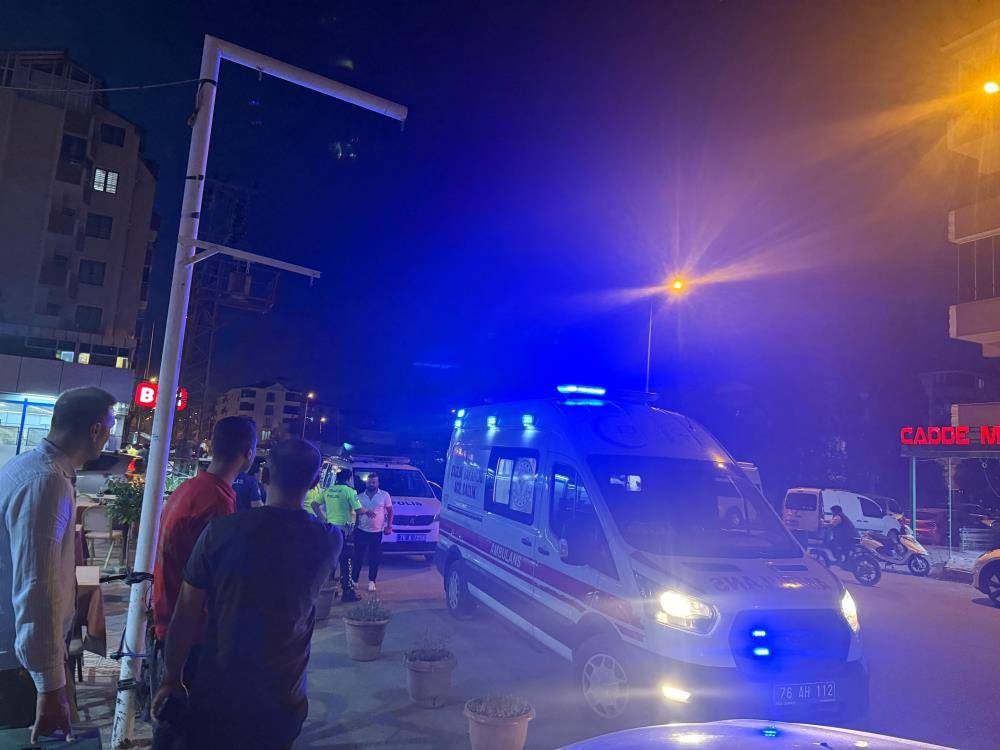 Vali Konağı Karşısında Trafik Kazası: Yaşlı Adam Yaralandı!