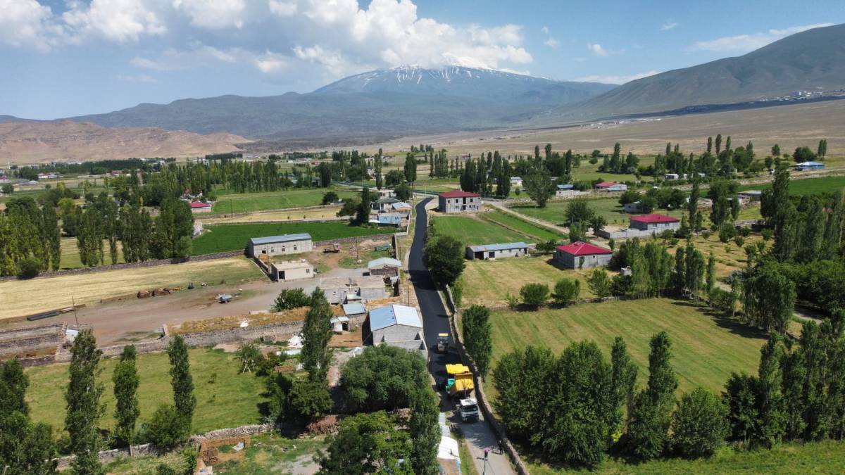 Iğdır'da Ağrı Dağı Manzaralı Yeni Asfalt Yol Havadan Görüntülendi