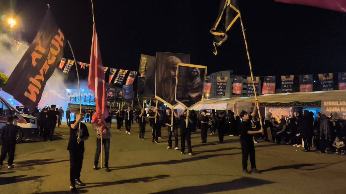 Siyah Sancaklar Açıldı! Iğdır'da Yürek Burkan Kerbela Anması