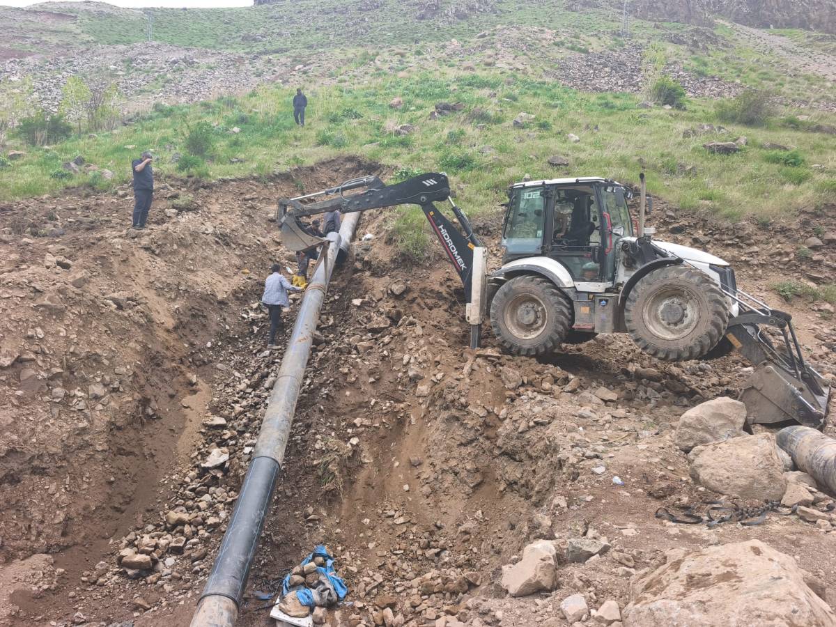 Iğdır'da Kesintisiz Su Mesaisi: 7 Köyün İçme Suyu Hattı Yenilendi