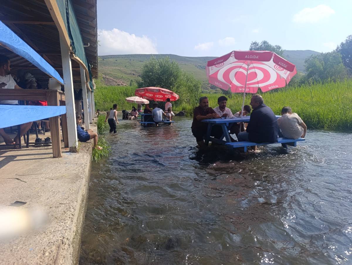 Iğdır'da Sıcaklık Bunalttı, Doğal Cennet Dolup Taştı