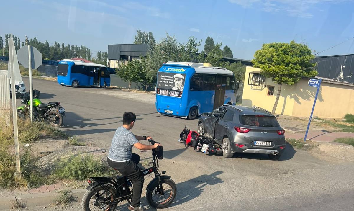 Iğdır’da Motosiklet ile Otomobil Çarpıştı: 1 Yaralı