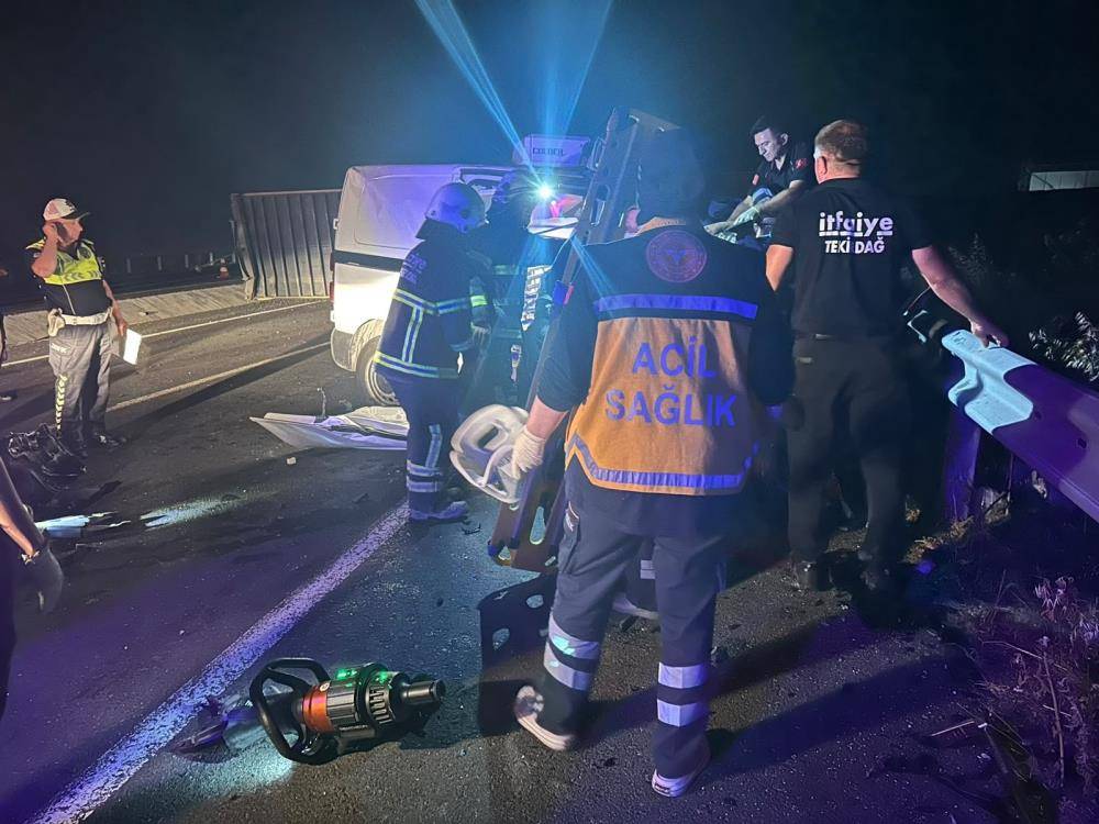 Feci Trafik Kazasında Iğdırlı Baba, Kızı ve Kızının Arkadaşı Hayatını Kaybetti