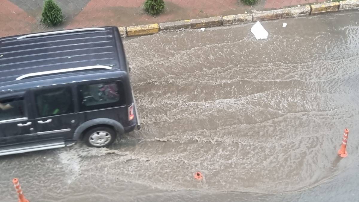 Iğdır'da Dolu Karışımı Sağanak Hayatı Olumsuz Etkiledi