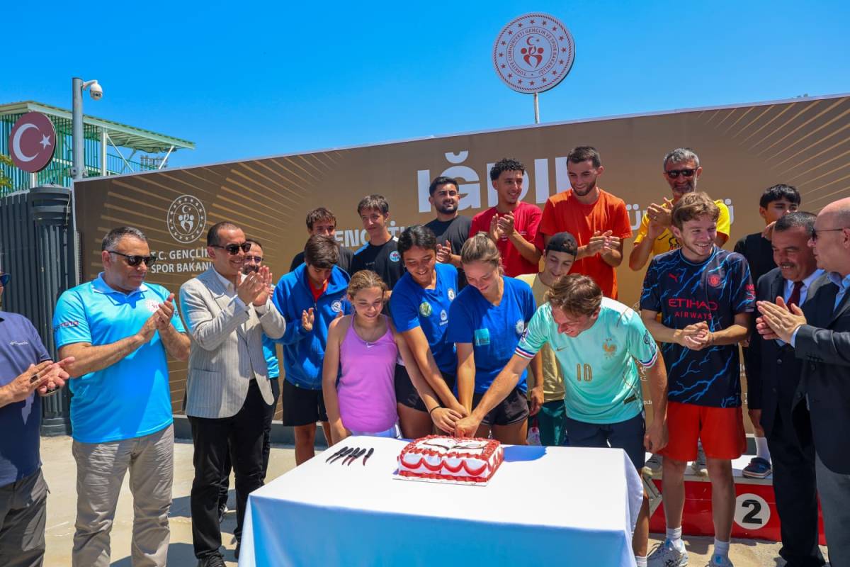 6. Ulusal Kayısı Cup Tenis Turnuvası Ödül Töreniyle Tamamlandı